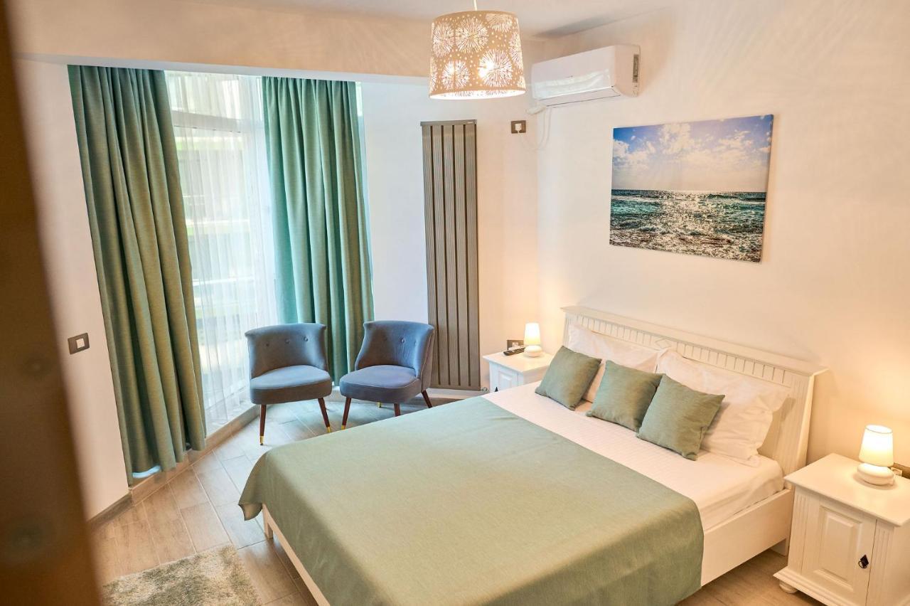 Seastar Apartment - Spa N Pools Beach Resort Mamaia Buitenkant foto
