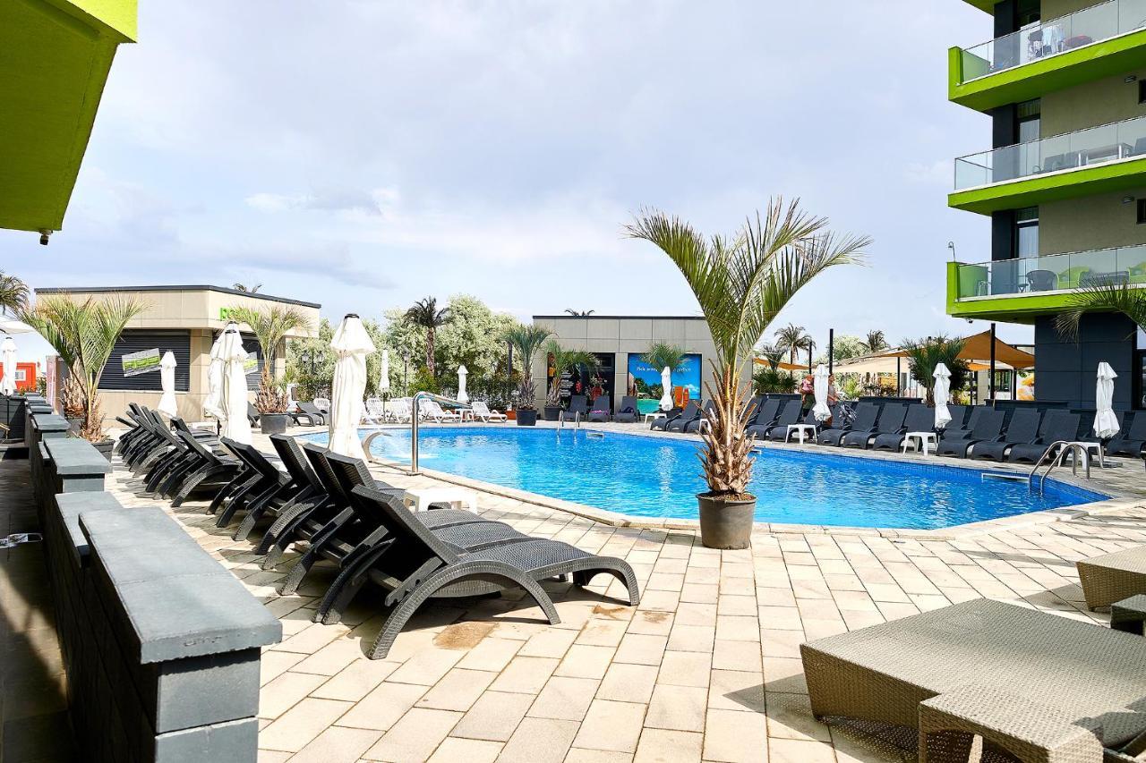 Seastar Apartment - Spa N Pools Beach Resort Mamaia Buitenkant foto