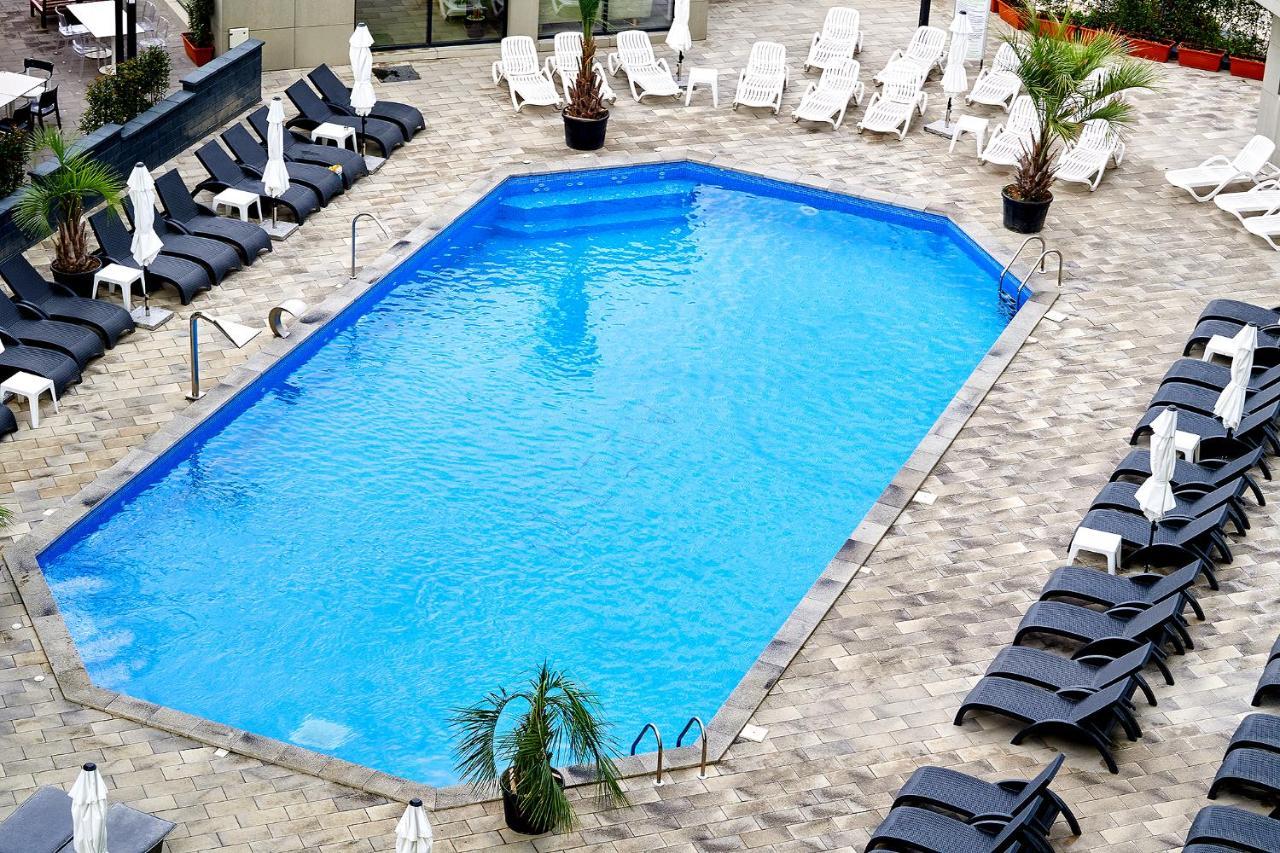 Seastar Apartment - Spa N Pools Beach Resort Mamaia Buitenkant foto