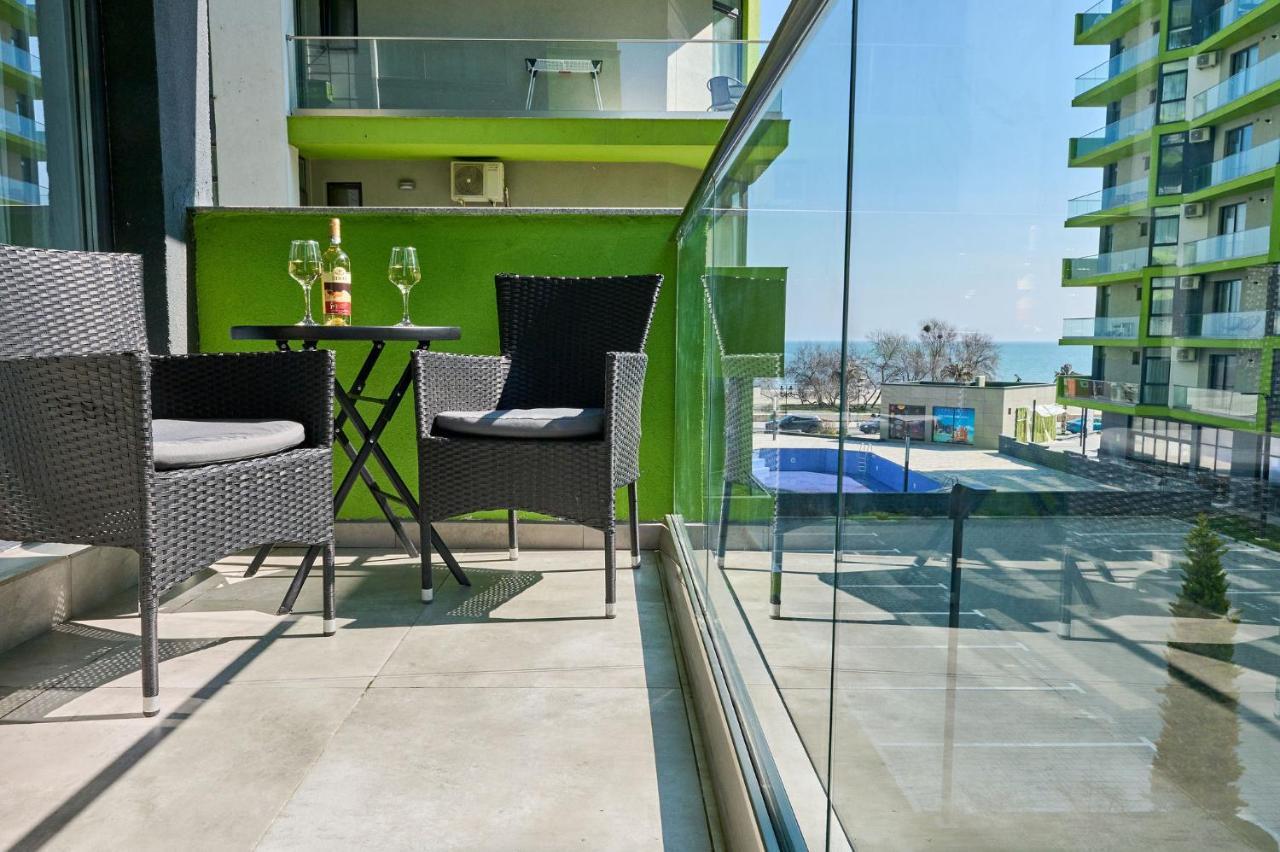 Seastar Apartment - Spa N Pools Beach Resort Mamaia Buitenkant foto