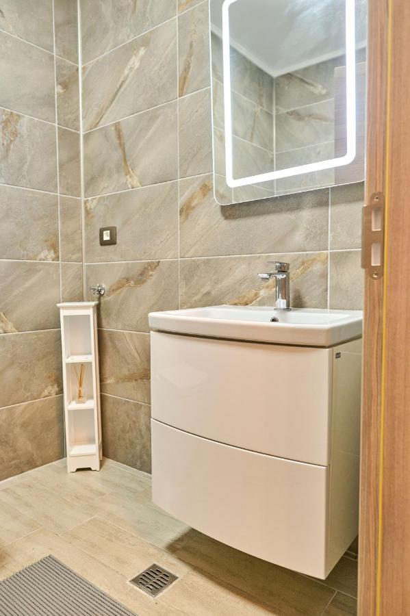 Seastar Apartment - Spa N Pools Beach Resort Mamaia Buitenkant foto