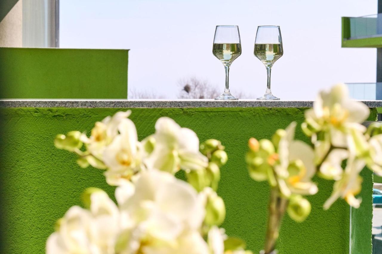 Seastar Apartment - Spa N Pools Beach Resort Mamaia Buitenkant foto