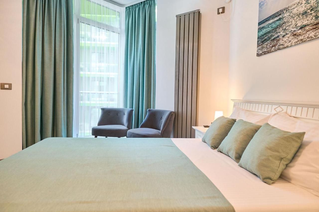 Seastar Apartment - Spa N Pools Beach Resort Mamaia Buitenkant foto