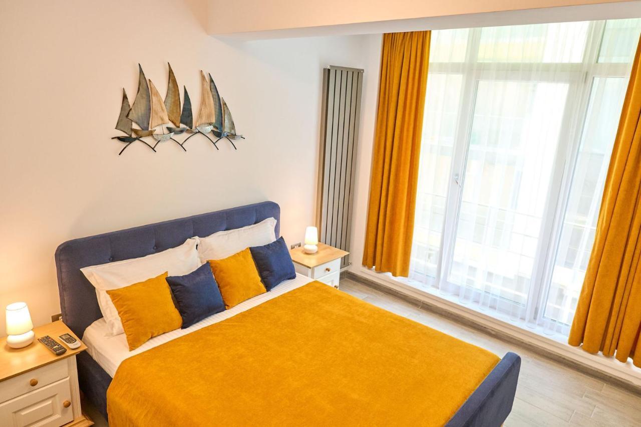 Seastar Apartment - Spa N Pools Beach Resort Mamaia Buitenkant foto