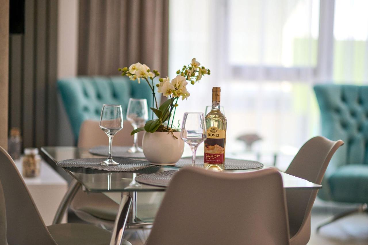 Seastar Apartment - Spa N Pools Beach Resort Mamaia Buitenkant foto